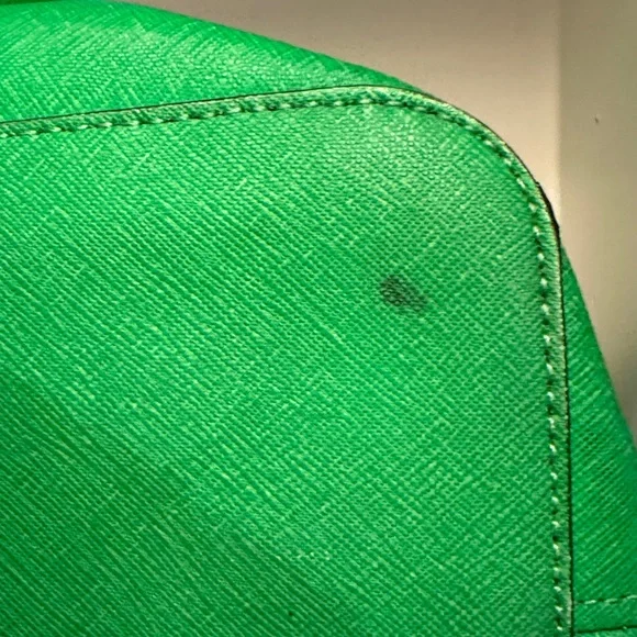 Michael Kors Bright Green Saffiano Tote with Gold Hardware - Picture 5 of 15